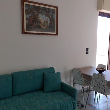 Casa Dusat In Accogliente Edificio Nel Centro Di Monforte Monforte D'Alba Bagian luar foto